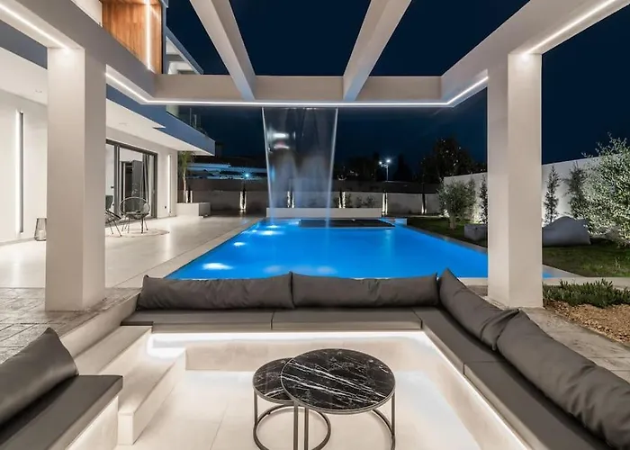 Nefele Luxury Recidency, A Concealed Delight By Mindyourvilla 别墅