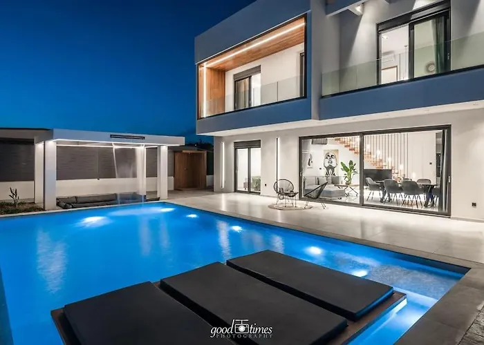 Nefele Luxury Recidency, A Concealed Delight By Mindyourvilla 别墅 *