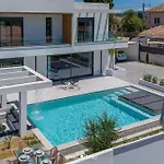 Nefele Luxury Recidency, A Concealed Delight By Mindyourvilla فيلة